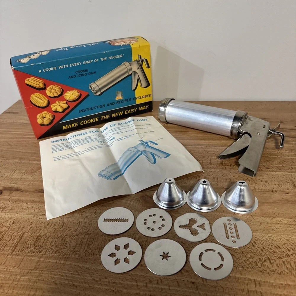 Vintage Cookie & Icing Gun Decorator 7 Discs & 3 Icing Tips Overseas Housewares